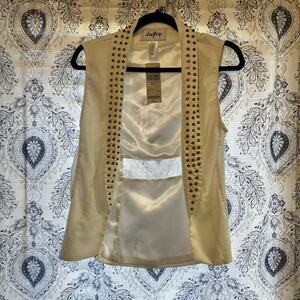 Daytrip White Studded Vest Size Small‎